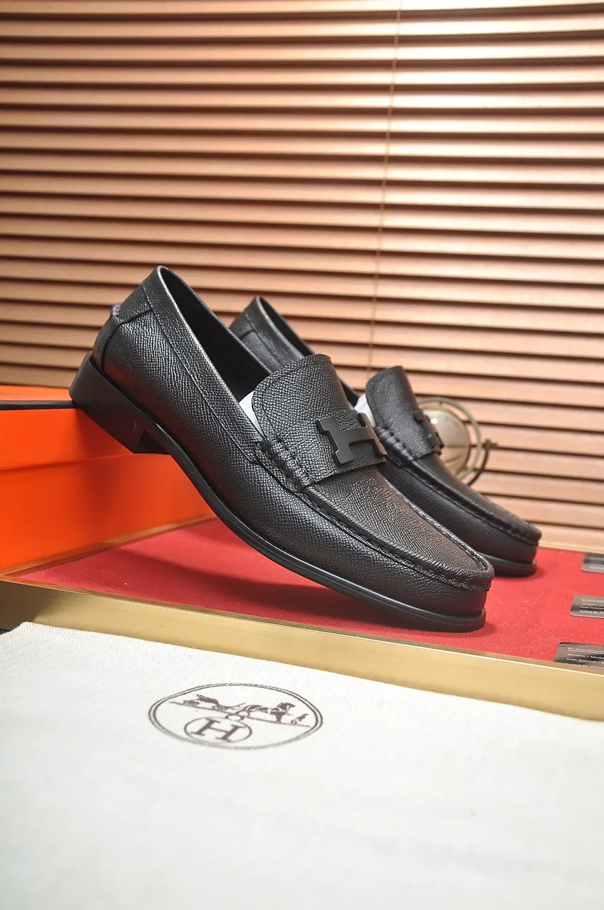 Men's shoes💰540💶[HERMES] (cowhide lining)🍀Italian top luxury🍀He does not pursue novel styles and gorgeous colors, but attracts the favor of successful men with his flawless, elegant and classic style. Formal leather shoes This very comfortable, simple and stable style allows you to easily match any style! The pattern is absolutely 1:1 refined from the original case, and we strive for excellence in materials, imported cowhide + cowhide lining💪💪💪extraordinary texture👍! .Code number: 38-45 (45 customized)